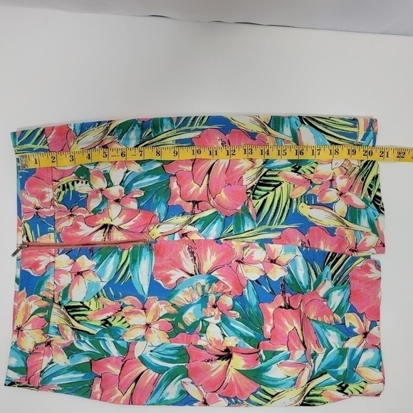 Loft Denim Pencil Skirt with a Floral Print in a Women's Size 0 - Picture 10 of 10